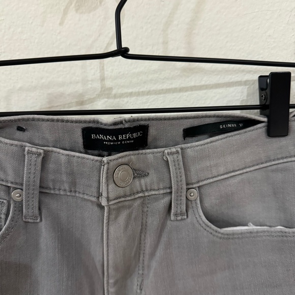 Banana Republic Jeans Women's Size 27 Grey Light Washed Denim City Casual - Picture 3 of 5